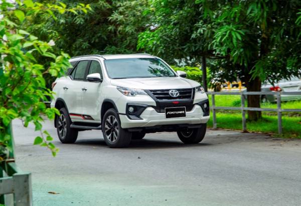 Toyota Fortuner bất ngờ giảm giá 115 triệu đồng.