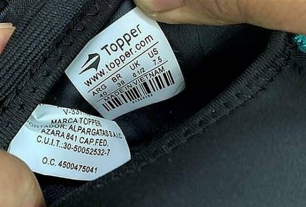 Lô hàng giày Topper xuất đi từ Trung Quốc nhưng mác lại ghi “Made in Vietnam“. Ảnh: HQ