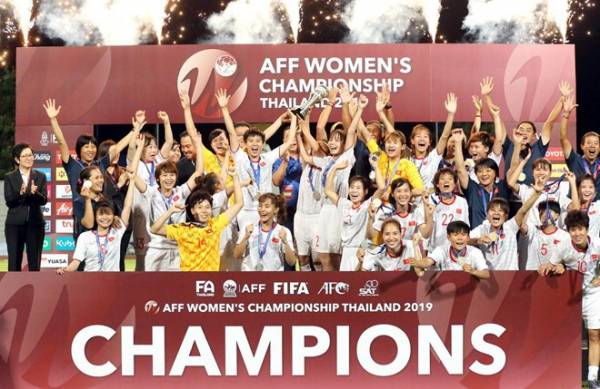 Tuyển Việt Nam đánh bại Thái Lan để vô địch AFF Cup nữ 2019. Ảnh: FAT.