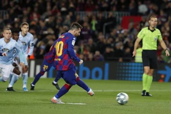 Messi mở tỷ số cho Barcelona trên chấm phạt đền