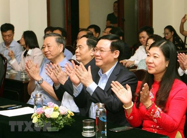 Phó Thủ tướng Vương Đình Huệ, Bộ trưởng Tô Lâm, Chủ tịch UBMTTQ Việt Nam Trần Thanh Mẫn cùng các đại biểu dự ngày hội. Ảnh TTX