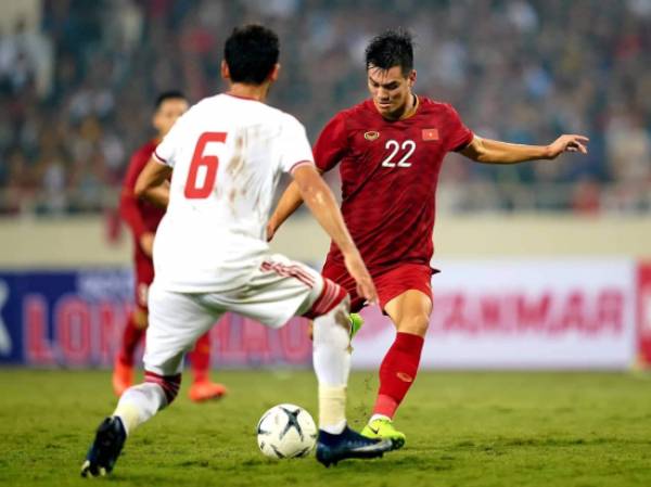 Tiến Linh lập siêu phẩm giúp Việt Nam vượt qua UAE. Ảnh: Fox Sports Asia