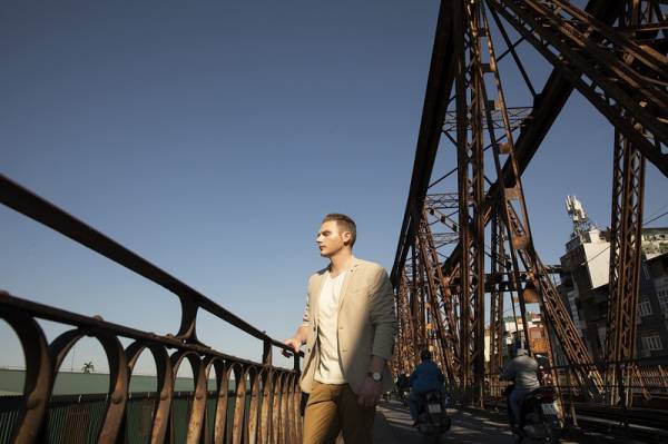 Kyo York lần đầu “tỏ tình” với mùa thu Hà Nội trong MV song ngữ