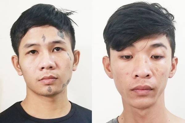 Tài (bên trái) và Minh tại Nhà tạm giữ Công an huyện Diên Khánh.