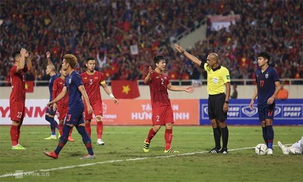 Trọng tài FIFA: “Ông Ahmed đã sai, bàn thắng của Tiến Dũng hoàn toàn hợp lệ”