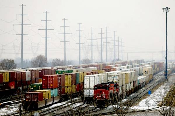 Biểu tình của nhân viên ngành đường sắt Canada làm tê liệt vận tải hàng hóa bằng đường sắt