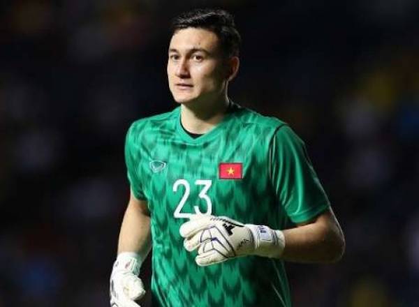 Văn Lâm đã có mùa giải rất thành công Muangthong United khi đưa đội kết thúc mùa giải với vị trí thứ 5 chung cuộc.