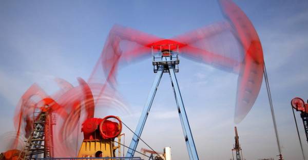 Mỹ xuất khẩu ròng năng lượng, giá dầu giảm thê thảm