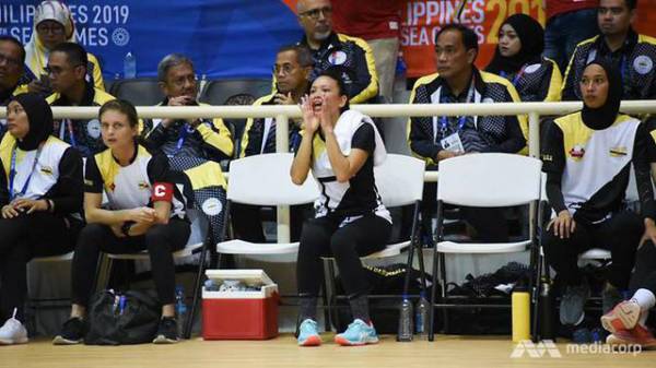 Công chúa Fadzilah Lubabul Bolkiah (giữa) đang kêu gọi các cô gái Brunei “tiến lên!” Ảnh: CHANNELNEWSASIA