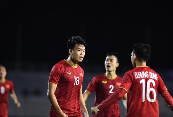 U22 Việt Nam rộng cửa vào bán kết sau trận thắng 2-1 trước U22 Indonesia tối 1/12.