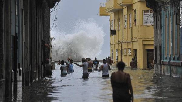 Bão Irma để lại lũ lụt nghiêm trọng sau khi đổ bộ vào Cuba vào tháng 9/2017. Ảnh: CNN