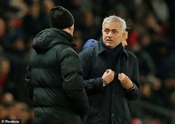 Mourinho đã nhận thất bại đầu tiên cùng Tottenham.