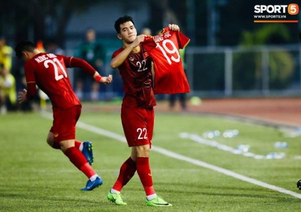 Tiến Linh đã trở thành người hùng của U22 Việt Nam trong trận đấu sống còn với Thái Lan.