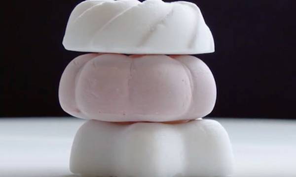 Chiếc bánh nhẹ nhất thế giới với 99% là không khí và lượng calo cực kỳ ít