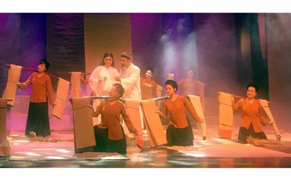 Cảnh trong vở Bên ánh sao Khuê.