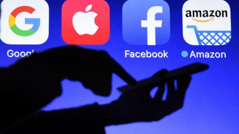 Pháp đánh thuế vào ông lớn Mỹ, Washington dọa chuẩn bị trừng phạt thuế quan.