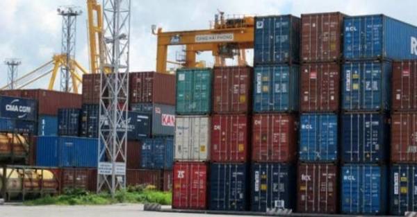 Container “nằm lì” ở cảng: Tiêu tốn hàng triệu USD di dời