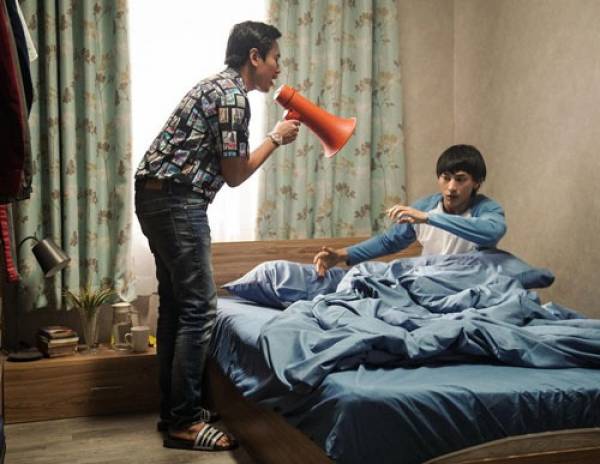Cảnh trong phim “Anh trai yêu quái” được cho là Việt hóa hay hơn bản gốc nhưng không thể đột phá doanh thu. (Ảnh do nhà phát hành cung cấp)