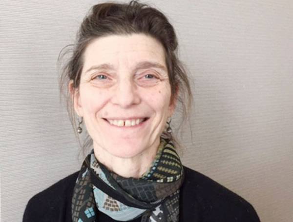 Nữ văn sĩ Elena Ferrante.