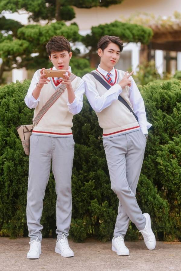 CDM chia sẻ hình ảnh K-ICM và mẹ nuôi lộ ảnh tay trong tay, tình tứ nhắn nhủ: ‘Có anh ở đây rồi’