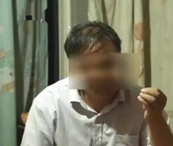 Người đàn ông họ Mã tâm sự rằng vợ không thể có con và nhờ cô Lý “sinh giúp“.