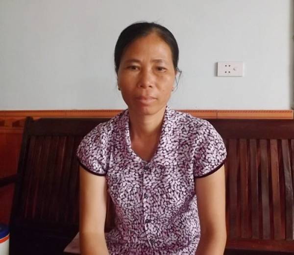 Chị Nguyễn Thị Loan kể chuyện với phóng viên.