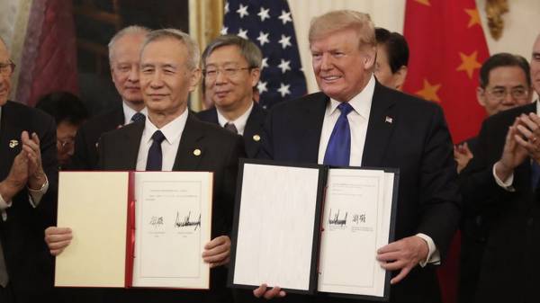 Phó Thủ tướng Trung Quốc Lưu Hạc và Tổng thống Mỹ Donald Trump