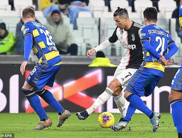 Juventus gặp nhiều khó khăn trước Parma. Trong tình cảnh đó, Ronaldo tiếp tục cho thấy vì sao “Lão bà“ rước anh về dù đã có tuổi 34