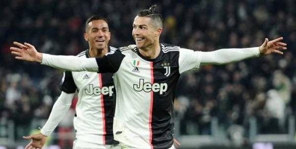 Ronaldo lập cú đúp giúp Juventus thắng Parma 2-1. Ảnh: Reuters.