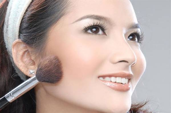 5 bước để giúp lớp trang điểm bền cả ngày
