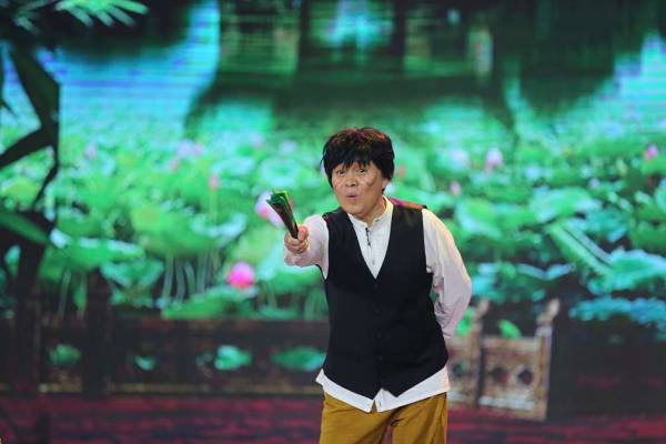   Nghệ sĩ Xuân Hinh trong chương trình thay thế Táo Quân phát sóng tối 30 Tết.