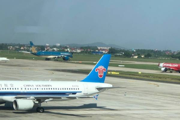 Thủ tướng yêu cầu tạm thời ngừng cấp phép các chuyến bay từ Việt Nam đến vùng có dịch của Trung Quốc và ngừng tất cả các chuyến bay từ vùng có dịch đến Việt Nam.