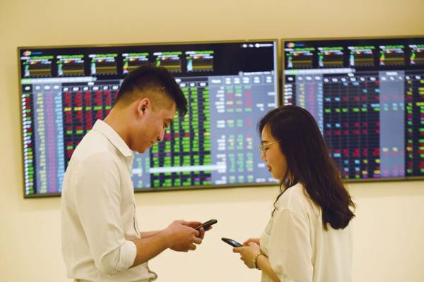 UBCK xử mạnh các doanh nghiệp chậm lên sàn