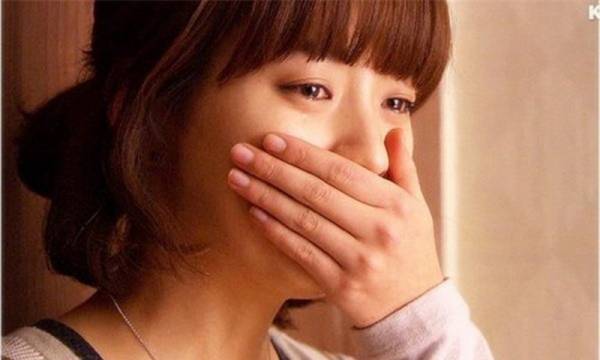 Suýt ngất khi đẩy cửa vào xem phòng làm việc của chồng sắp cưới