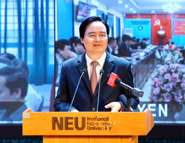 Bộ trưởng Bộ GD&ĐT Phùng Xuân Nhạ phát biểu tại Hội nghị.