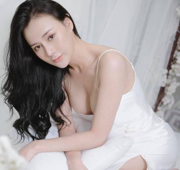 Phương Oanh bị căng thẳng khi hôn Đình Tú trong “Cô gái nhà người ta”