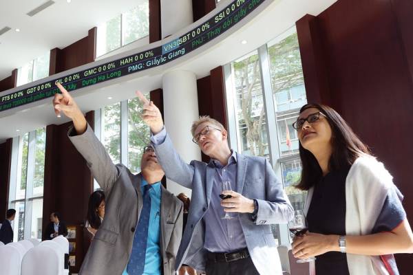 Kỳ vọng thị trường chứng khoán sớm có giải pháp vượt khó