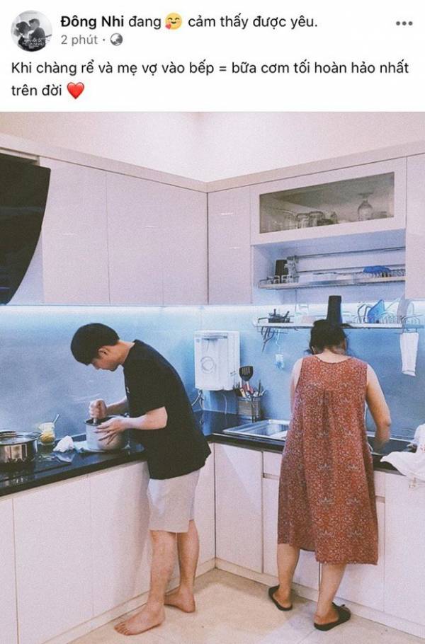 Khoảnh khắc Ông Cao Thắng vào bếp nấu ăn tối cùng mẹ vợ đang được dân mạng đổ dồn sự quan tâm.