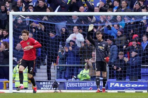 De Gea một lần nữa gây thảm họa cho MU