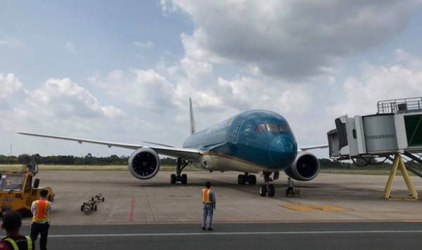 Máy bay của Vietnam Airlines đưa hành khách từ Hàn Quốc về sân bay Cần Thơ vào ngày 1-3 - Ảnh: ACV