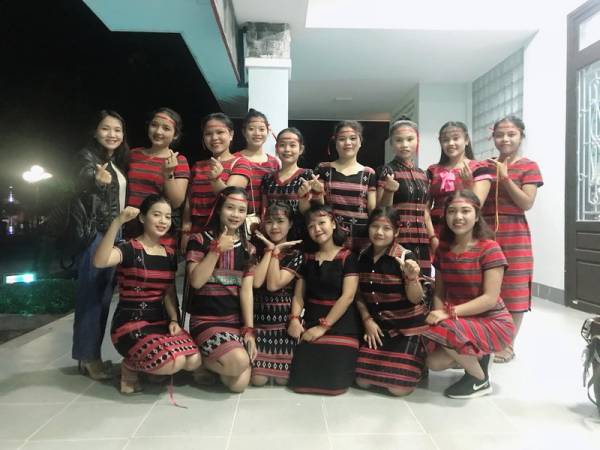 Sản phẩm dệt Zèng được đưa vào thời trang hiện đại.