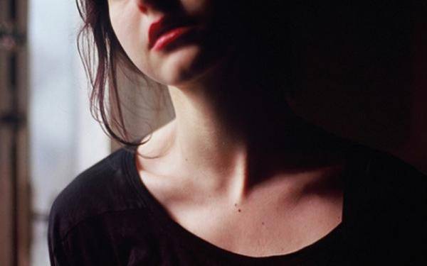 Mẹ khóc lóc rồi ngất xỉu khi gặp bạn trai tôi lần đầu tiên...