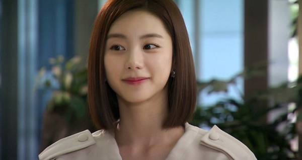 Em chồng tặng đôi bông tai khiến chị dâu rơi vào tủi nhục