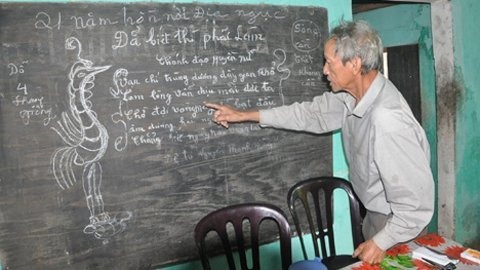 Ông Nguyễn Lựu và bài thơ sáng tác cho riêng mình cách đây 21 năm kể từ ngày ông chết đi sống lại (Ảnh: VT)