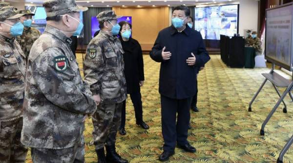 Chủ tịch Trung Quốc Tập Cận Bình tại một bệnh viện ở Vũ Hán hôm 10/3ảnh: Xinhua