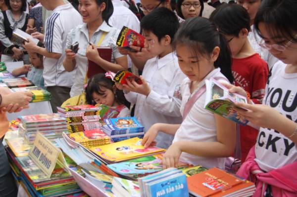 7 bí quyết giúp con thích đọc sách