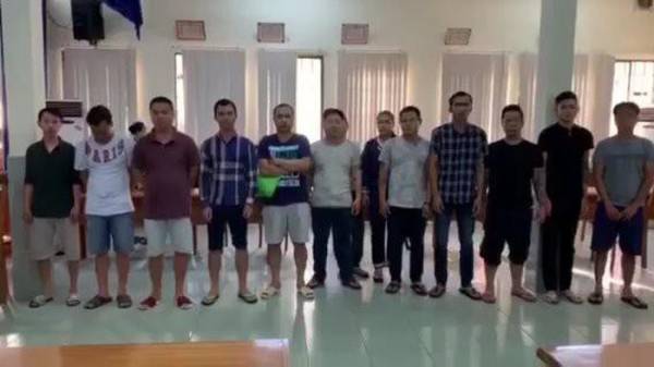 Nhóm đối tượng tại cơ quan công an.