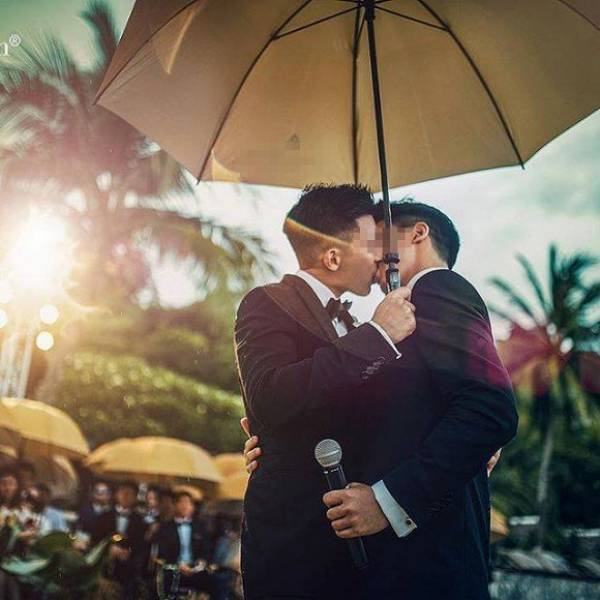 Đi dự đám cưới chồng cũ, tôi và khách mời sửng sốt khi nhìn thấy cô dâu