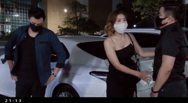 Tình huống Quốc bị chồng của Vy của đánh ghen.