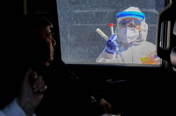 Một điểm xét nghiệm tại Brooklyn, New York ngày 15/4. Ảnh: New York Times.